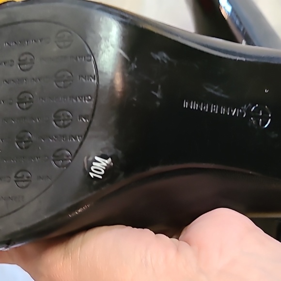 Giani Bernini patent leather T straps heels with memory foam  #40’s pin up - Picture 6 of 6